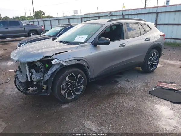 KL77LJEP3SC047149 2025 CHEVROLET TRAX - Image 2