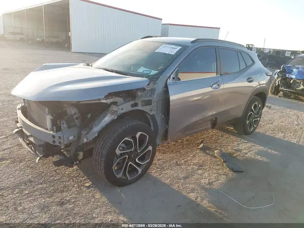 KL77LJEP3SC047846 2025 CHEVROLET TRAX - Image 2
