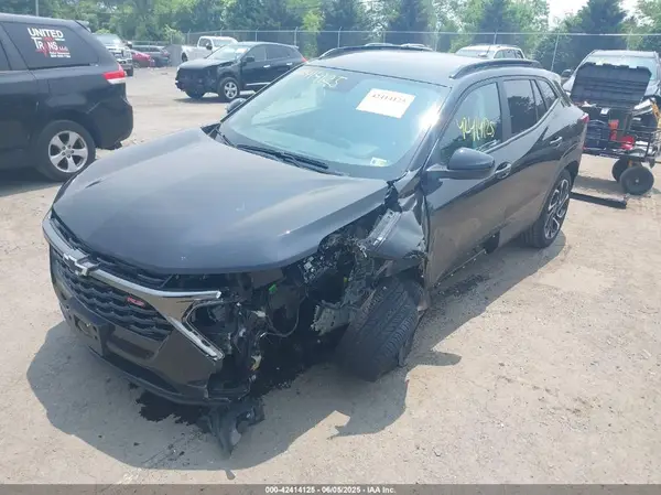KL77LJEP3SC075100 2025 CHEVROLET TRAX - Image 2