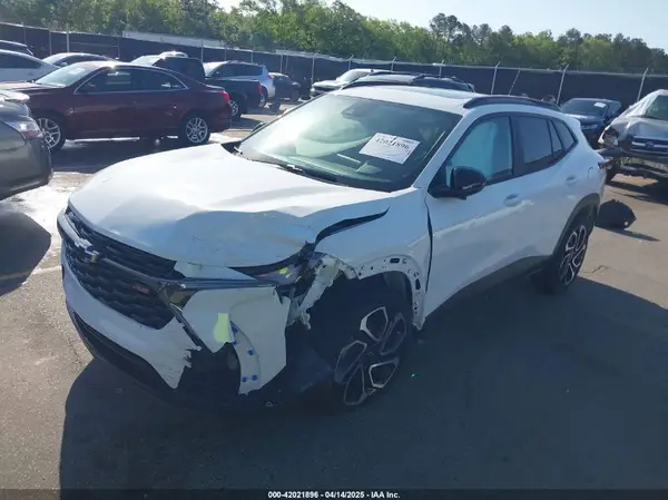 KL77LJEP3SC099073 2025 CHEVROLET TRAX - Image 2