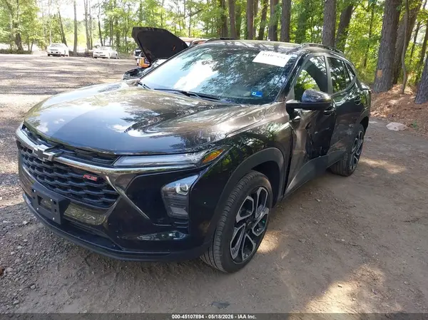 KL77LJEP3SC180428 2025 CHEVROLET TRAX - Image 2