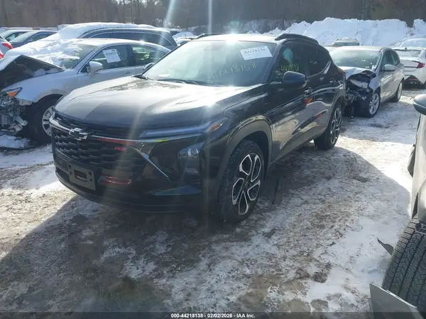 KL77LJEP3SC264393 2025 CHEVROLET TRAX - Image 2