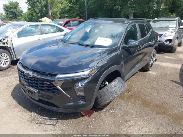 KL77LJEP3SC281789 2025 CHEVROLET TRAX - Image 2