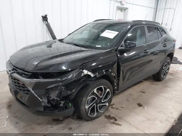 KL77LJEP3SC295286 2025 CHEVROLET TRAX - Image 2
