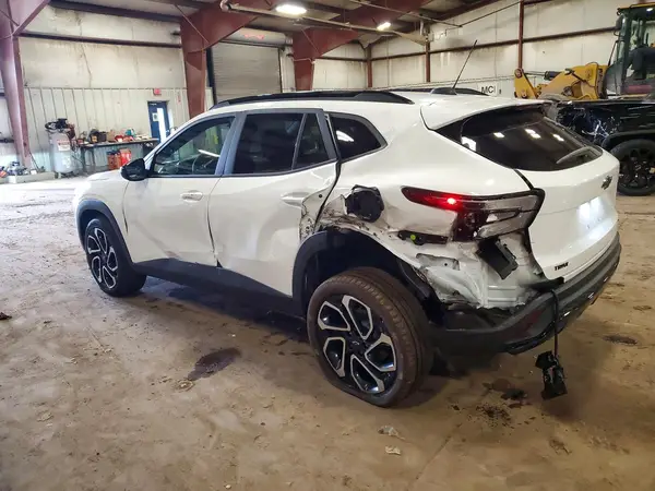 KL77LJEP3SC310935 2025 CHEVROLET TRAX - Image 2