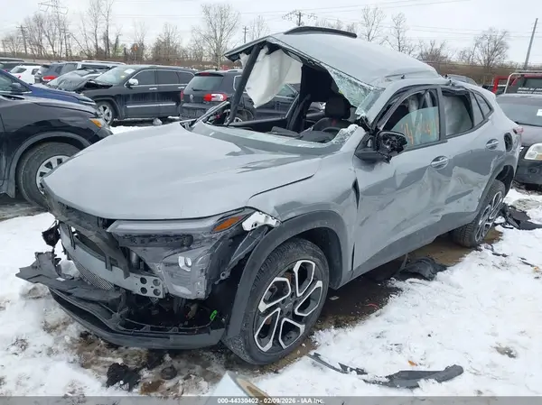 KL77LJEP4SC005847 2025 CHEVROLET TRAX - Image 2