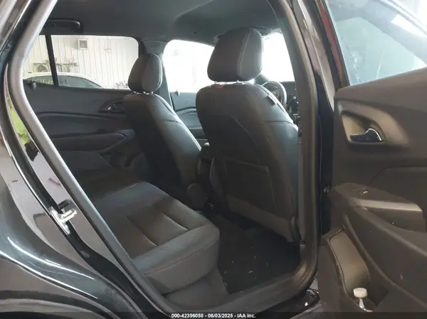 KL77LJEP4SC021322 2025 CHEVROLET TRAX - Image 8