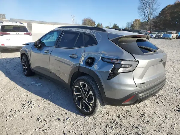 KL77LJEP4SC026827 2025 CHEVROLET TRAX - Image 2