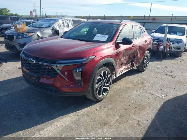 KL77LJEP4SC052408 2025 CHEVROLET TRAX - Image 2