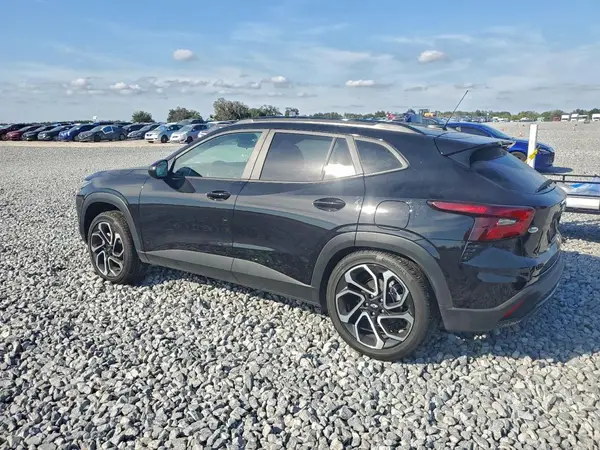 KL77LJEP4SC107357 2025 CHEVROLET TRAX - Image 2