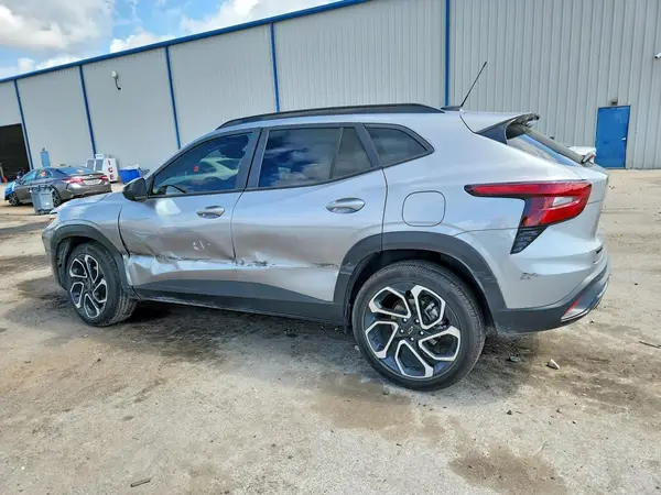 KL77LJEP4SC112798 2025 CHEVROLET TRAX - Image 2