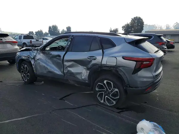KL77LJEP4SC125339 2025 CHEVROLET TRAX - Image 2