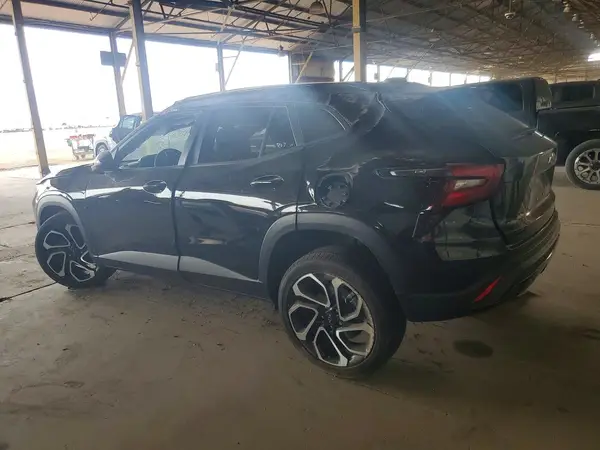 KL77LJEP4SC133702 2025 CHEVROLET TRAX - Image 2