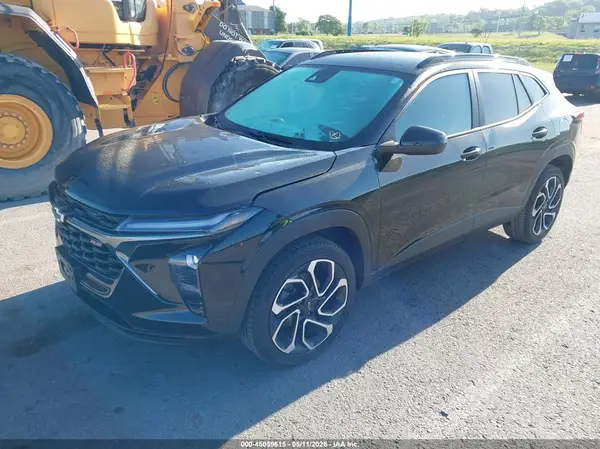 KL77LJEP4SC142156 2025 CHEVROLET TRAX - Image 2
