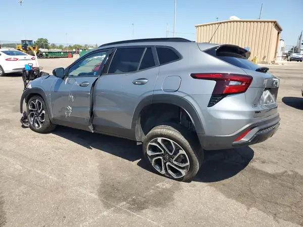 KL77LJEP4SC269649 2025 CHEVROLET TRAX - Image 2