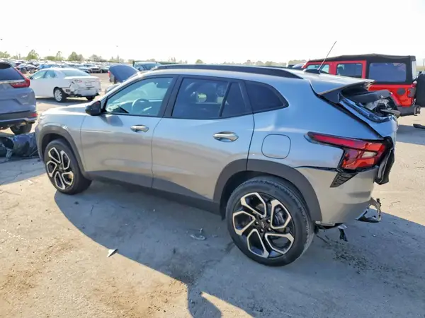 KL77LJEP4SC318154 2025 CHEVROLET TRAX - Image 2