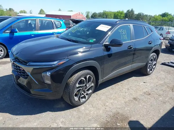 KL77LJEP4SC336086 2025 CHEVROLET TRAX - Image 2