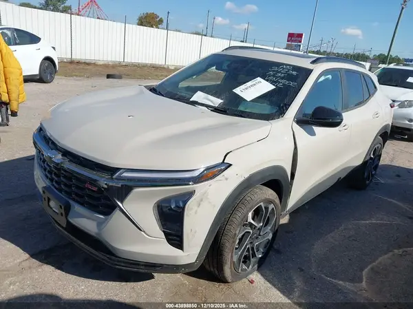 KL77LJEP4TC014002 2026 CHEVROLET TRAX - Image 2