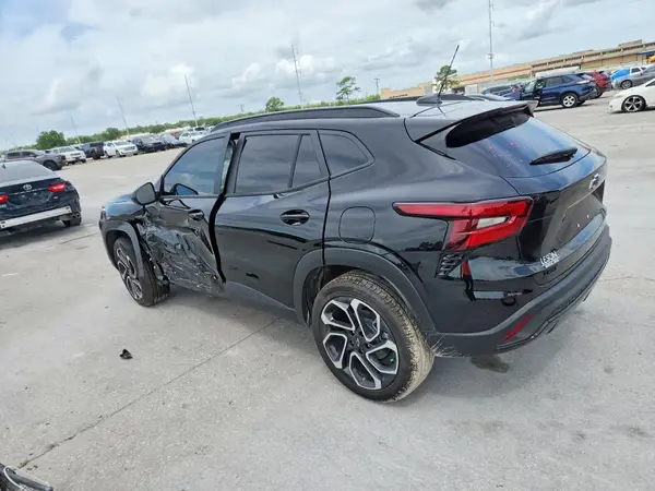 KL77LJEP4TC032919 2026 CHEVROLET TRAX - Image 2