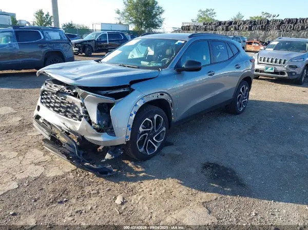 KL77LJEP5SC000172 2025 CHEVROLET TRAX - Image 2