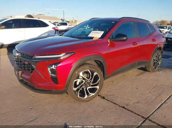 KL77LJEP5SC003329 2025 CHEVROLET TRAX - Image 2