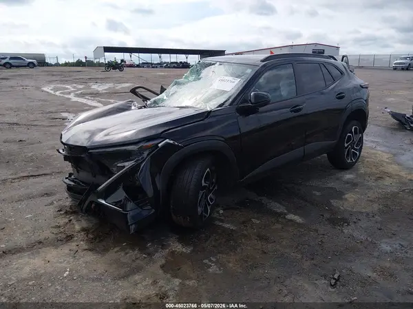 KL77LJEP5SC004366 2025 CHEVROLET TRAX - Image 2