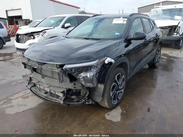 KL77LJEP5SC019885 2025 CHEVROLET TRAX - Image 2