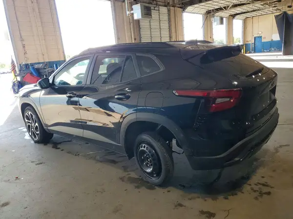 KL77LJEP5SC036430 2025 CHEVROLET TRAX - Image 2