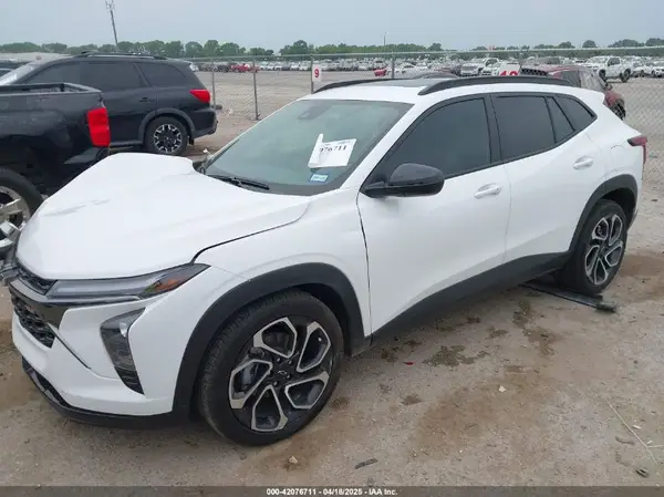 KL77LJEP5SC036783 2025 CHEVROLET TRAX - Image 2