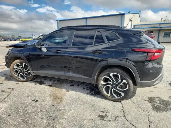 KL77LJEP5SC060467 2025 CHEVROLET TRAX - Image 2