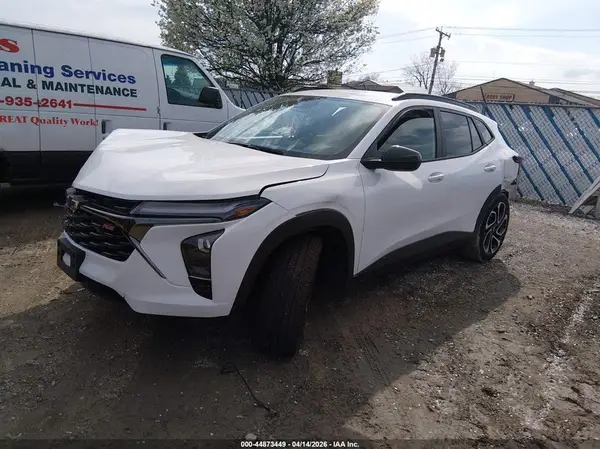 KL77LJEP5SC063837 2025 CHEVROLET TRAX - Image 2