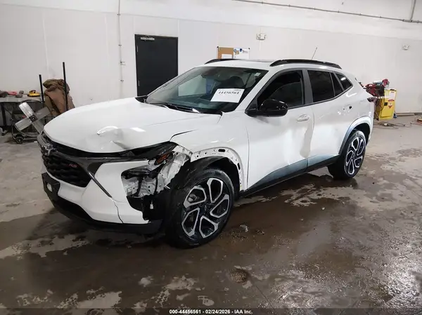 KL77LJEP5SC065328 2025 CHEVROLET TRAX - Image 2