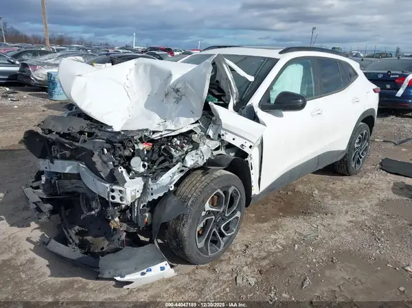 KL77LJEP5SC077396 2025 CHEVROLET TRAX - Image 2