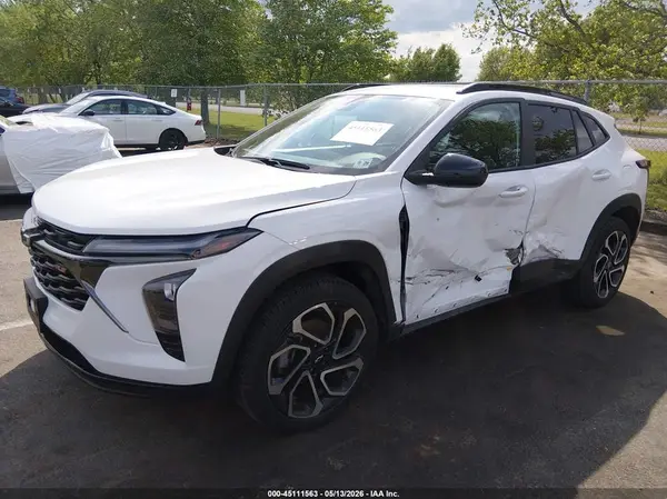 KL77LJEP5SC095820 2025 CHEVROLET TRAX - Image 2