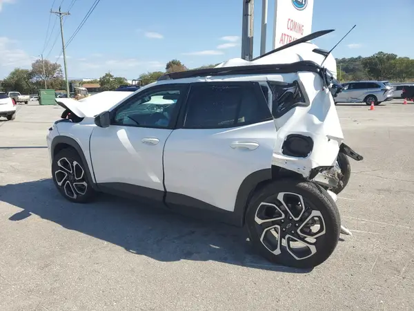 KL77LJEP5SC102815 2025 CHEVROLET TRAX - Image 2