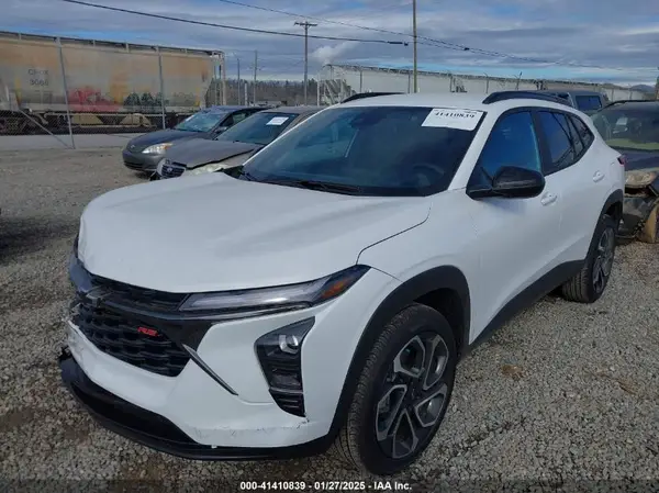 KL77LJEP5SC106704 2025 CHEVROLET TRAX - Image 2