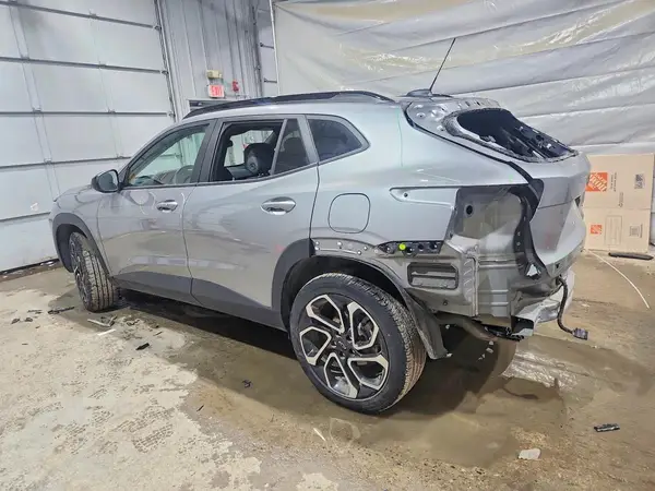 KL77LJEP5SC122627 2025 CHEVROLET TRAX - Image 2