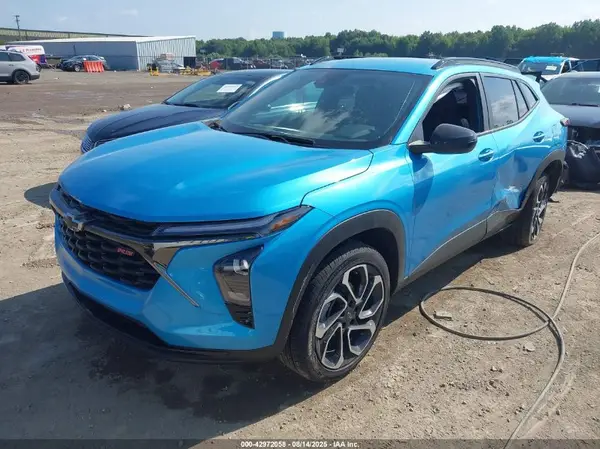 KL77LJEP5SC128489 2025 CHEVROLET TRAX - Image 2
