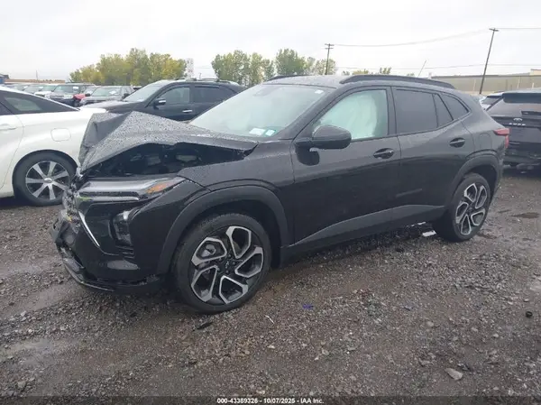 KL77LJEP5SC148533 2025 CHEVROLET TRAX - Image 2