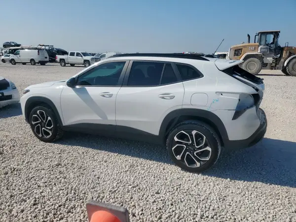 KL77LJEP5SC173562 2025 CHEVROLET TRAX - Image 2