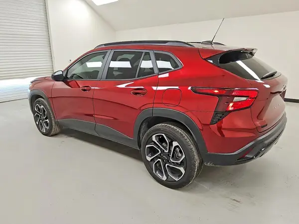 KL77LJEP5SC186134 2025 CHEVROLET TRAX - Image 2