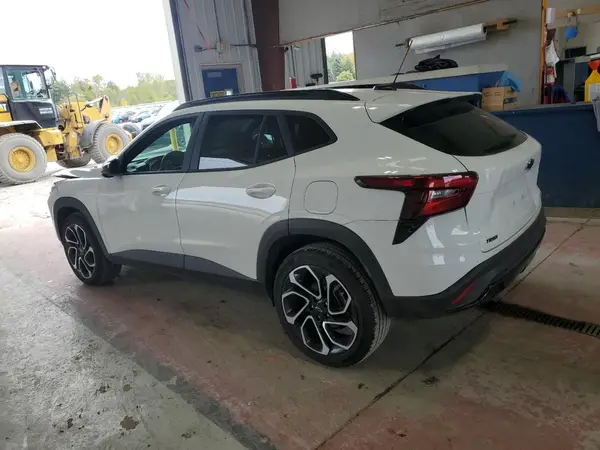 KL77LJEP5SC241827 2025 CHEVROLET TRAX - Image 2