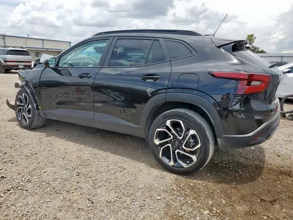 KL77LJEP5SC247482 2025 CHEVROLET TRAX - Image 2