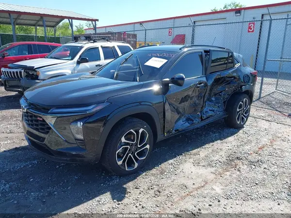 KL77LJEP5SC282085 2025 CHEVROLET TRAX - Image 2
