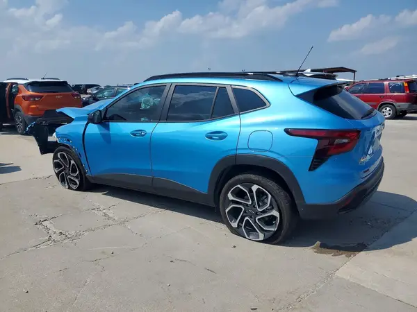 KL77LJEP5SC283236 2025 CHEVROLET TRAX - Image 2