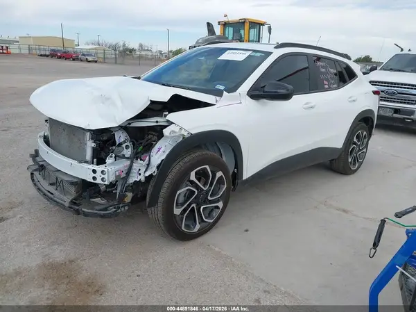 KL77LJEP5SC320494 2025 CHEVROLET TRAX - Image 2