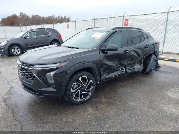 KL77LJEP6SC011133 2025 CHEVROLET TRAX - Image 2
