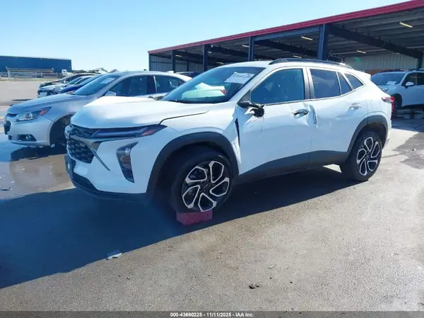KL77LJEP6SC018678 2025 CHEVROLET TRAX - Image 2