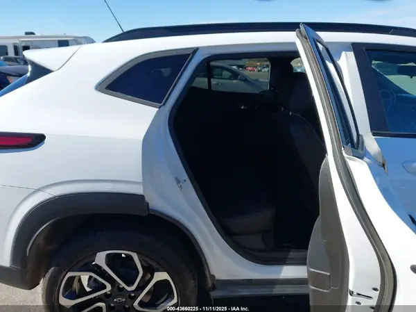 KL77LJEP6SC018678 2025 CHEVROLET TRAX - Image 8