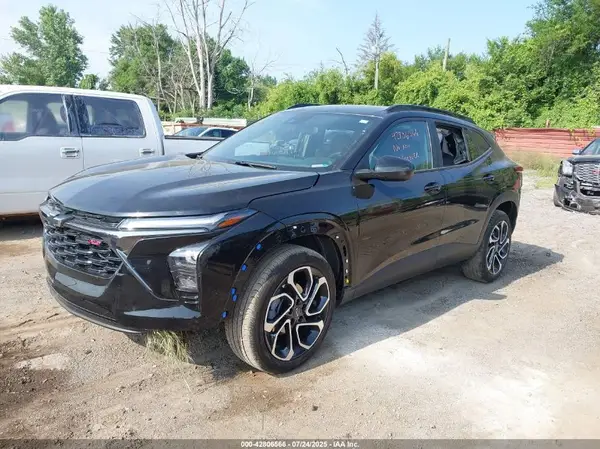 KL77LJEP6SC020656 2025 CHEVROLET TRAX - Image 2